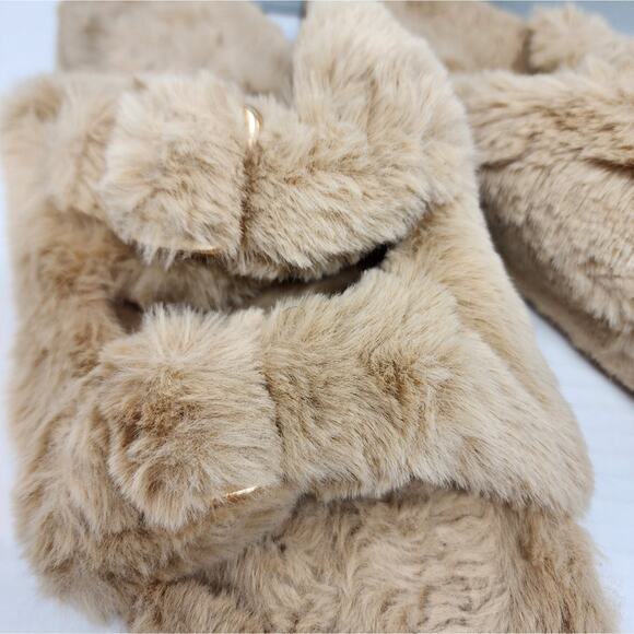 Fluffy Cozy Faux Fur Camel Slippers Gold Buckle Women's Size 9-10 New in Box - Picture 5 of 16
